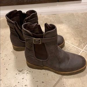 Low top bamboo boots